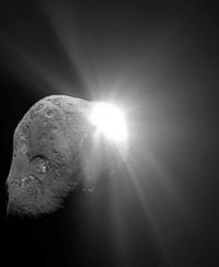 67 segundos tras el impacto. El rea brillante es material desprendido iluminado por el sol.