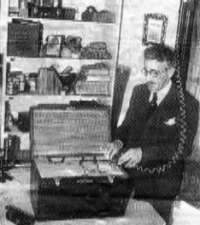 Juan Baigorri en su laboratorio